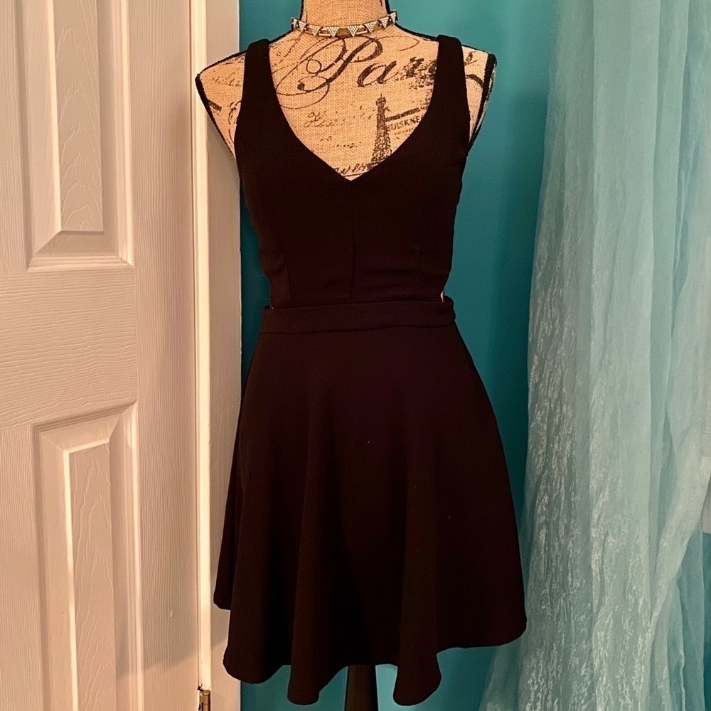 Mustard Seed Black Cut Out Open Back Sleeveless LBD Skater Dress Women’s Small